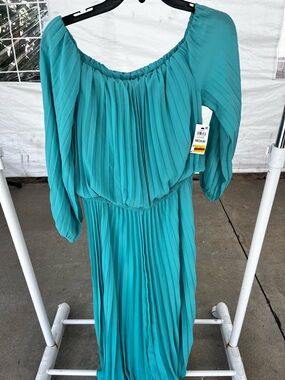 Women's Pleated Off-Shoulder Maxi Dress in Teal
